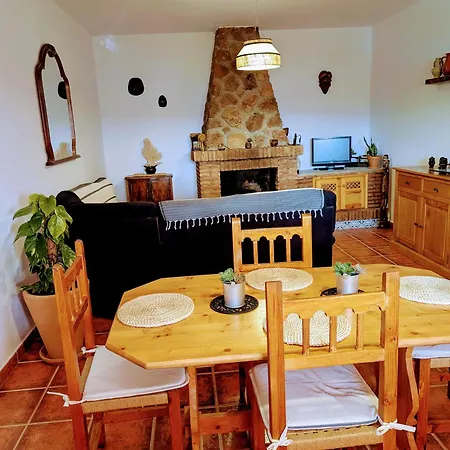 Bed & Breakfast 4 Personas, 2 Y Terraza Sombreada - El Cortijo Escondido, La Uva Ohanes